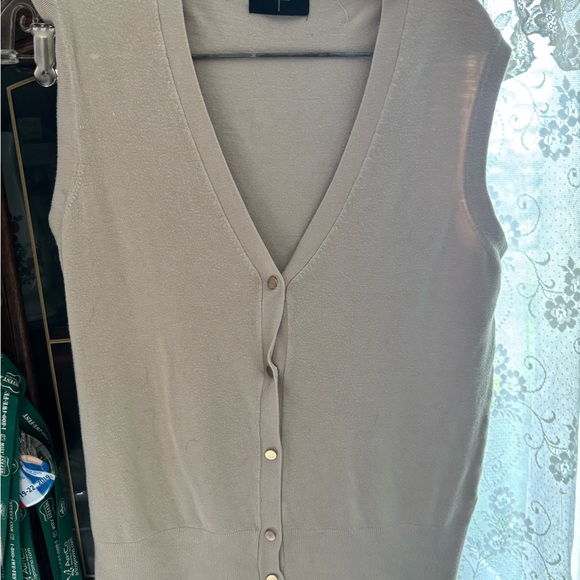 Tan button down vest - Picture 2 of 5